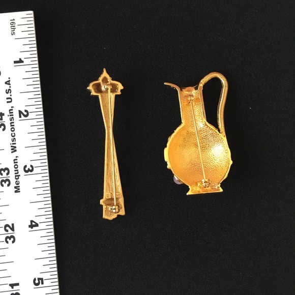 Brooches,2Medium, 1 Seattle SkyNeedle & 1 AnnKlein - Picture 4 of 4